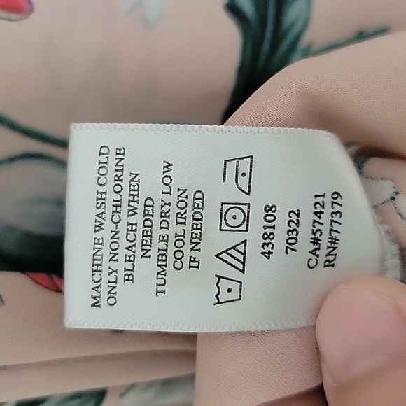 Ann Taylor Petite Floral Long Sleeve Shirt size XSP - Picture 8 of 8